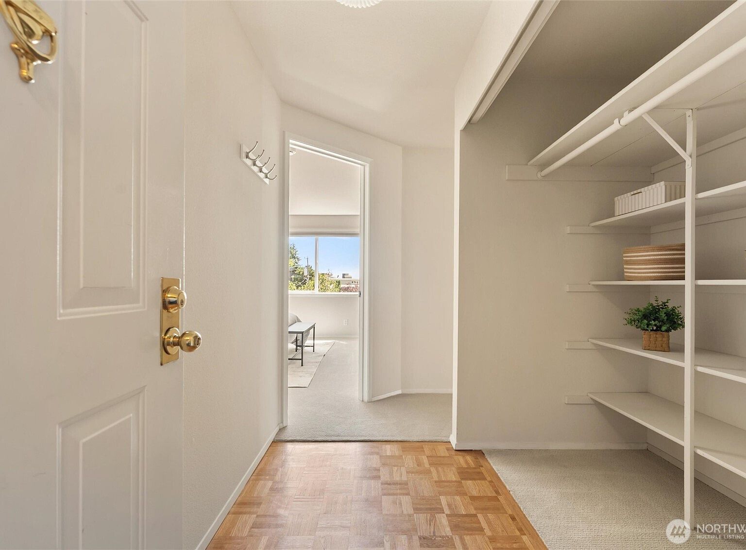 8720 Phinney Ave N APT 21 Seattle, WA 98103 - Thumbnail 4