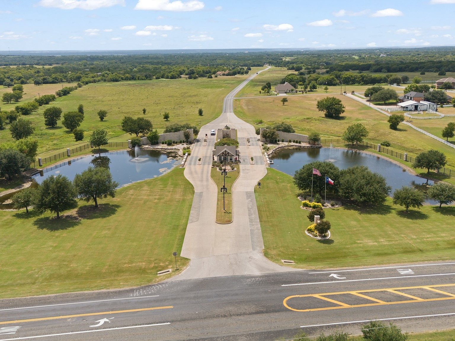 1392 Spanish Oak Trl Whitney, TX 76692 - Thumbnail 4