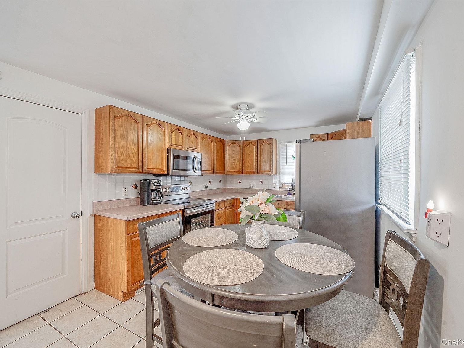 72 Crown St Deer Park, NY 11729 - Thumbnail 4