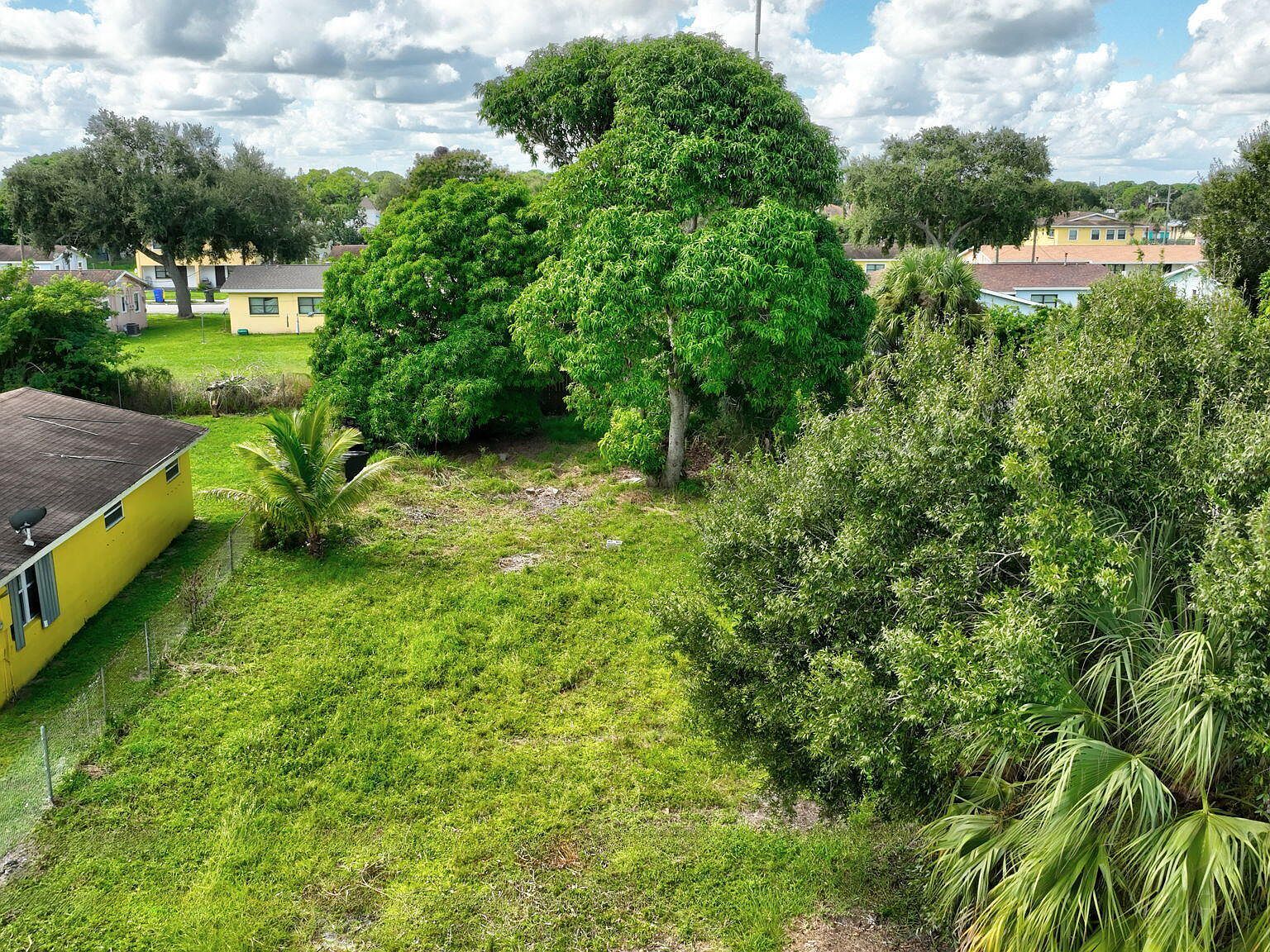 901 N 22nd St Fort Pierce, FL 34950 - Thumbnail 4