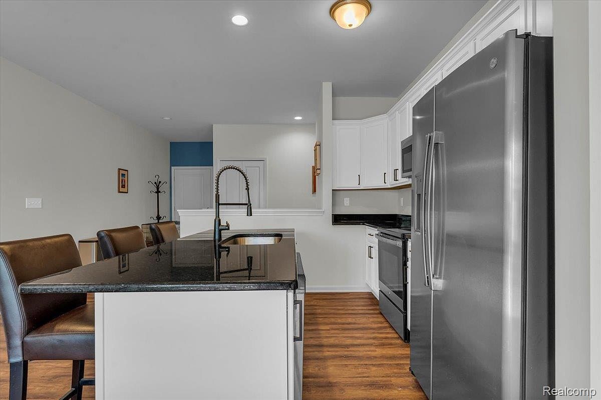 831 Plum Village Dr Monroe, MI 48161 - Thumbnail 4