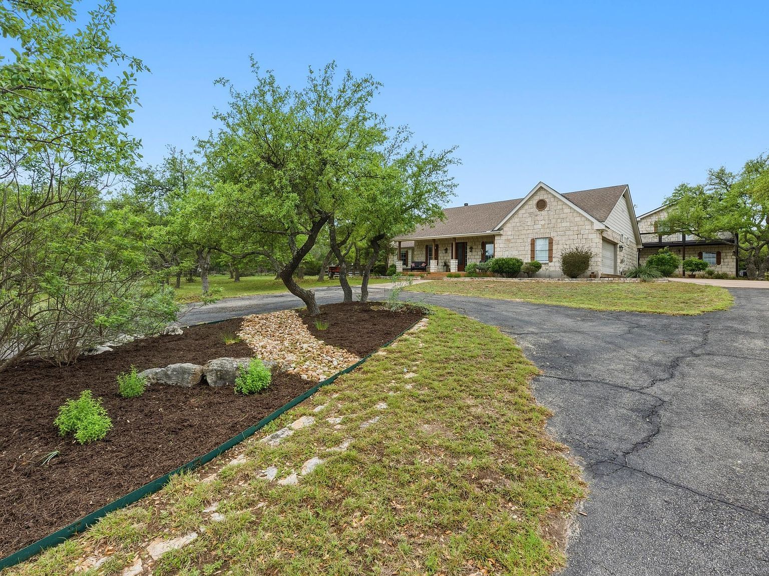 508 S Lariat Cir Dripping Springs, TX 78620 - Thumbnail 4