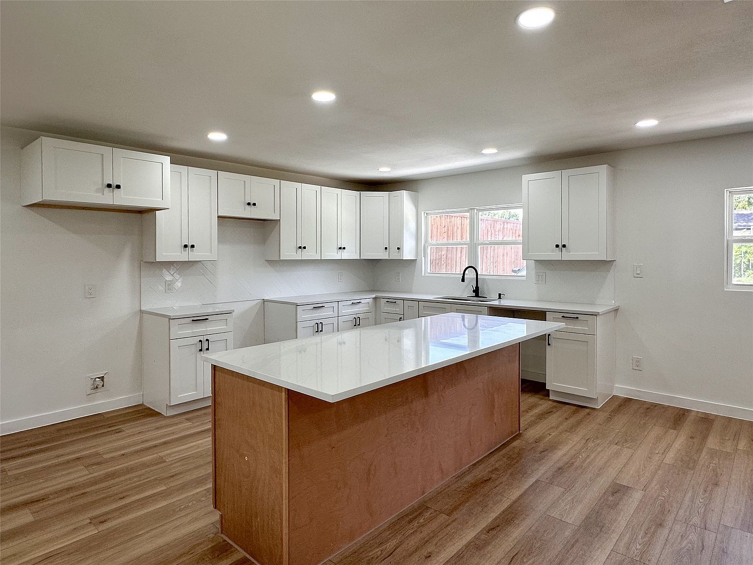 809 Longbeach Dr Garland, TX 75043 - Thumbnail 4