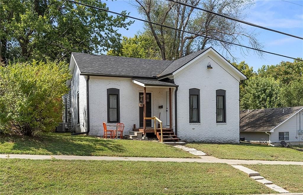 506 N Washington Ave Warrensburg, MO 64093 - Thumbnail 4