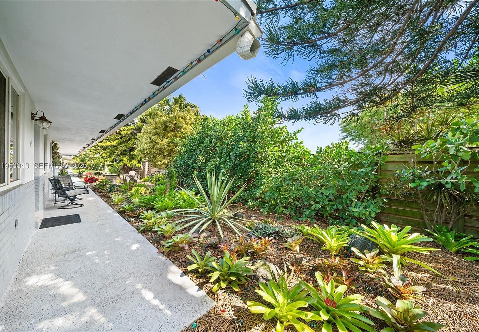 208 NE 4th St Hallandale, FL 33009 - Thumbnail 4