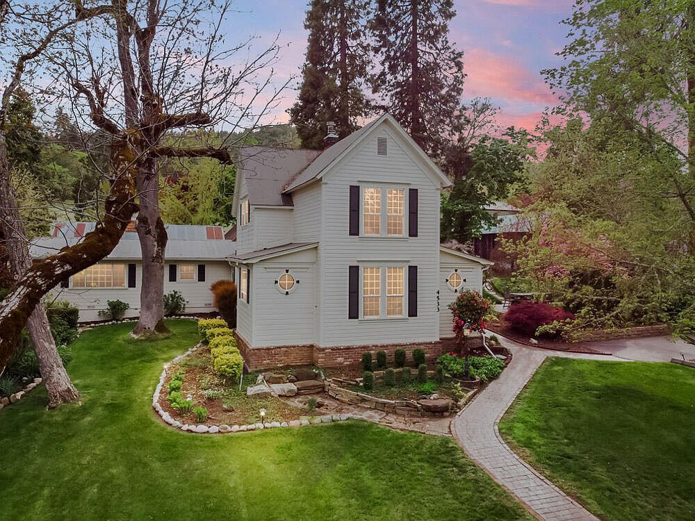 4533 Old Stage Rd Central Point, OR 97502 - Thumbnail 4