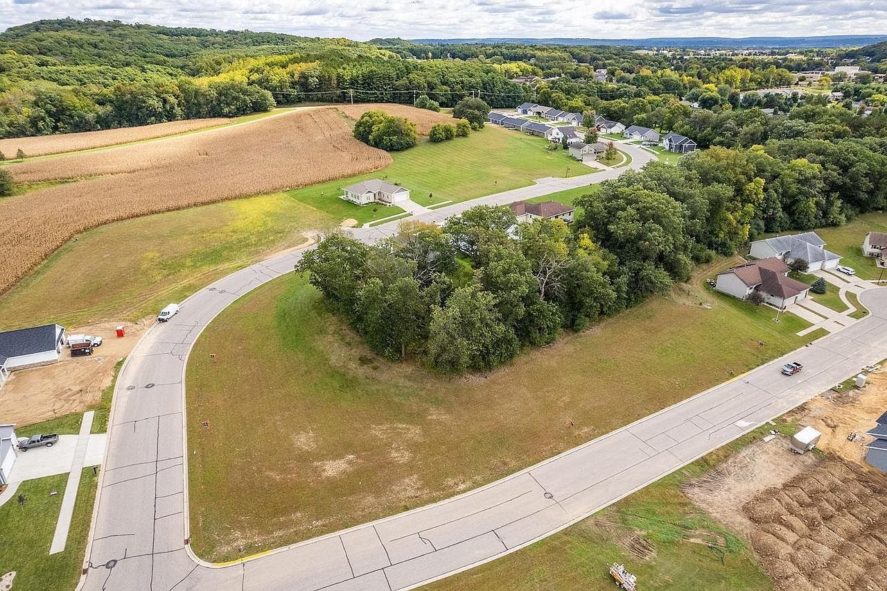 836 Hay Creek Trl #16 Reedsburg, WI 53959 - Thumbnail 4