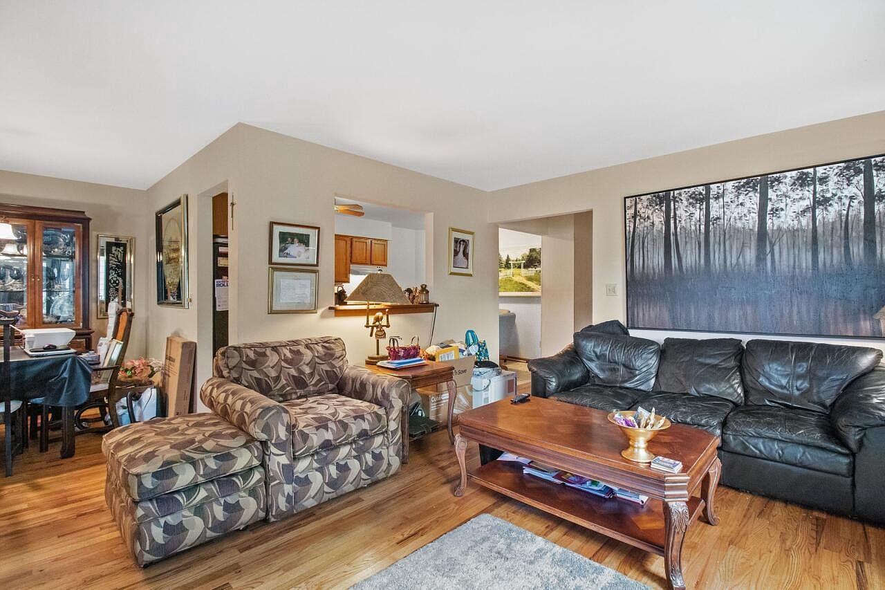 6420 W Dodge Pl Milwaukee, WI 53220 - Thumbnail 4