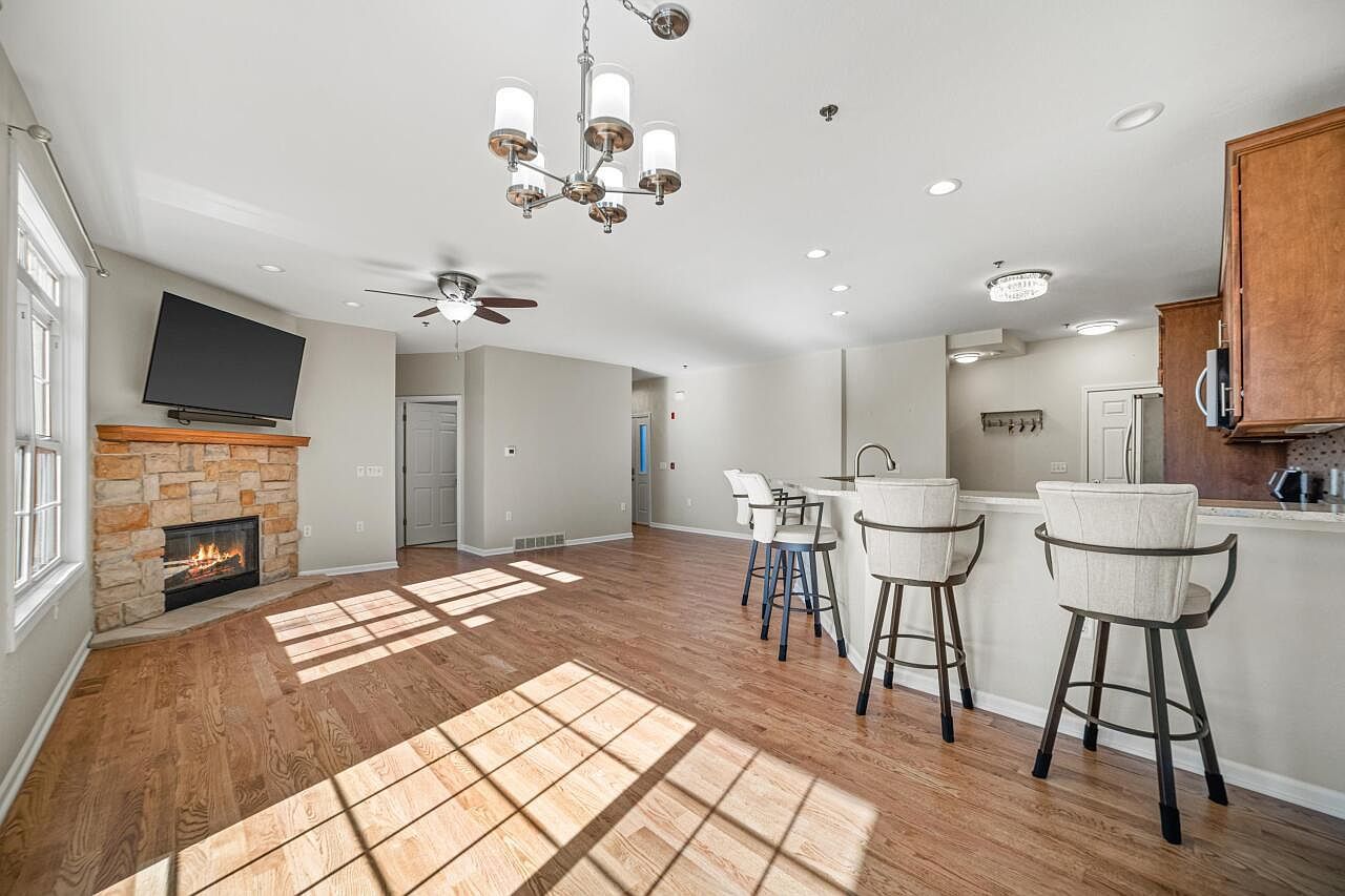 9227 S 51st St #204 Franklin, WI 53132 - Thumbnail 4