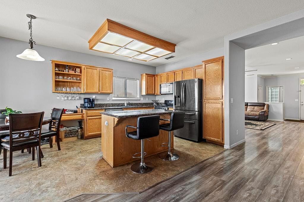 1877 Stabler Park Dr Yuba City, CA 95993 - Thumbnail 4