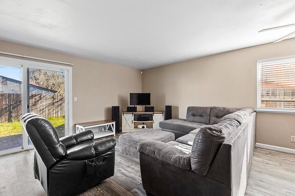 1617 E Lake Ct Marysville, CA 95901 - Thumbnail 4