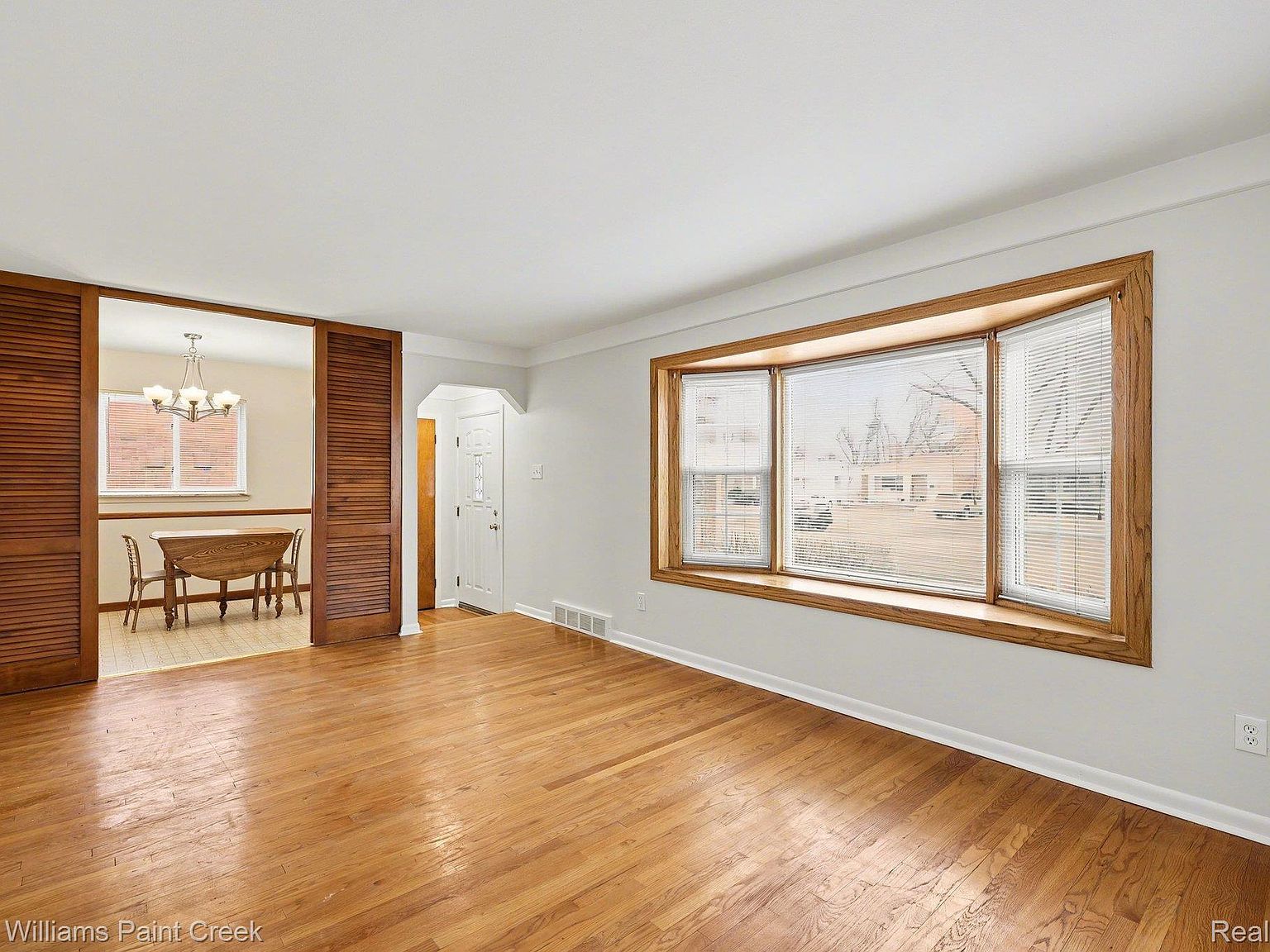 114 Knollwood Blvd Clawson, MI 48017 - Thumbnail 4