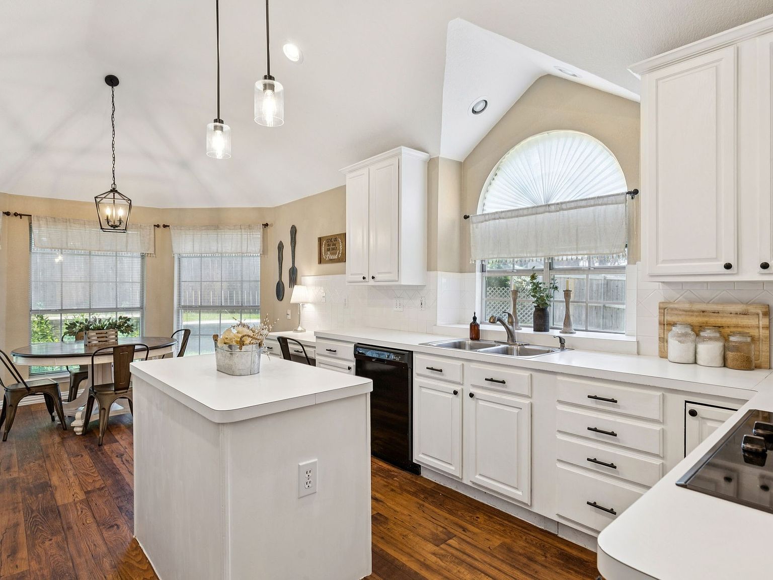 5437 Yellowstone Trl Fort Worth, TX 76137 - Thumbnail 4