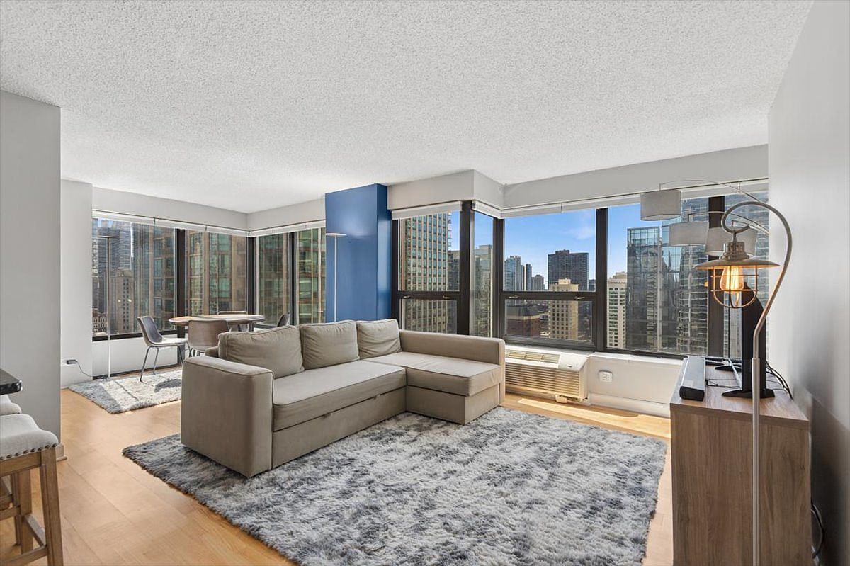 30 E Huron St APT 2204 Chicago, IL 60611 - Thumbnail 4