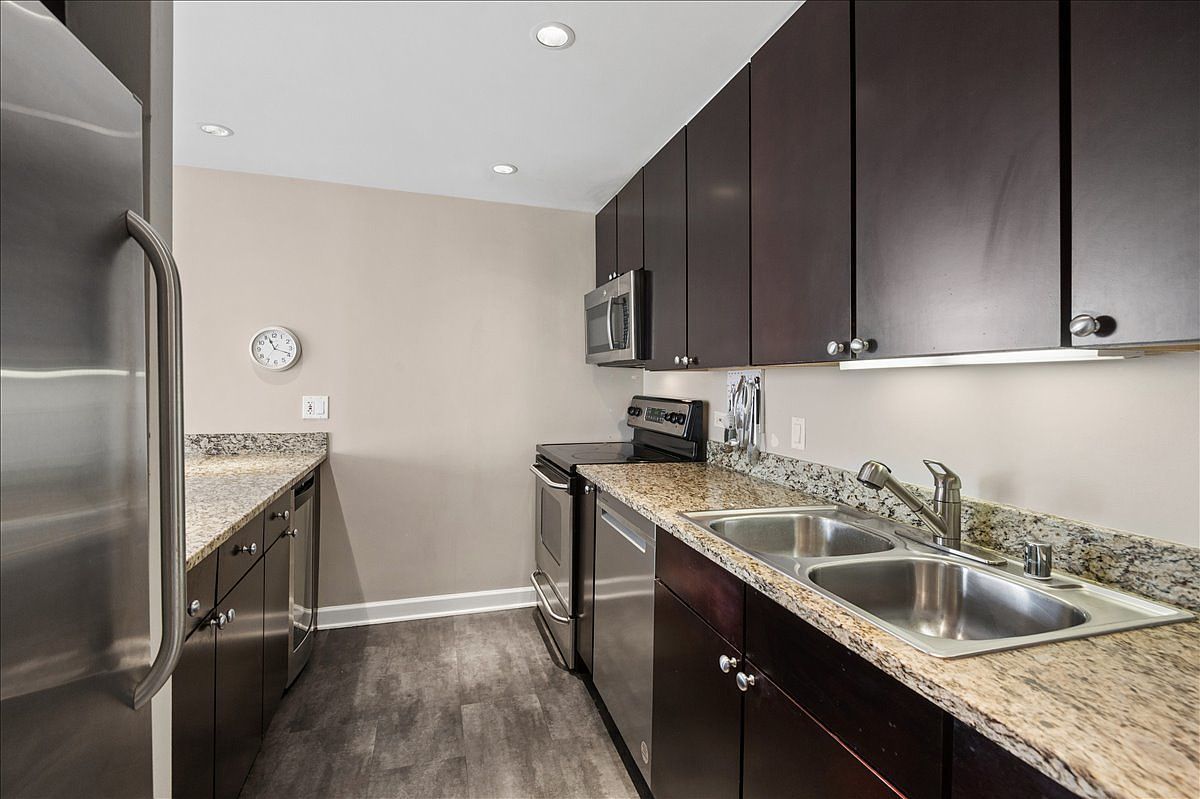 30 E Huron St APT 3802 Chicago, IL 60611 - Thumbnail 4