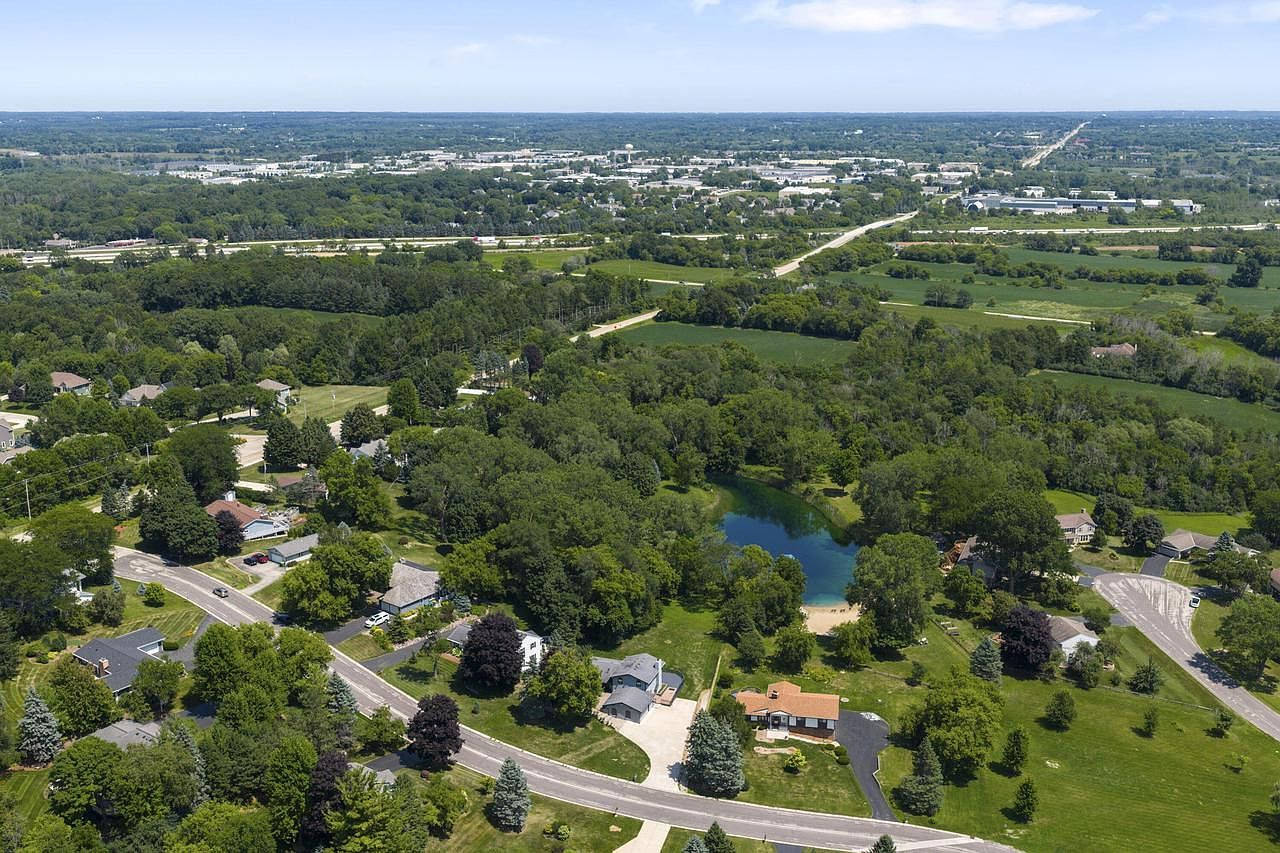 W210N11120 Mountbrooke Dr Germantown, WI 53022 - Thumbnail 4