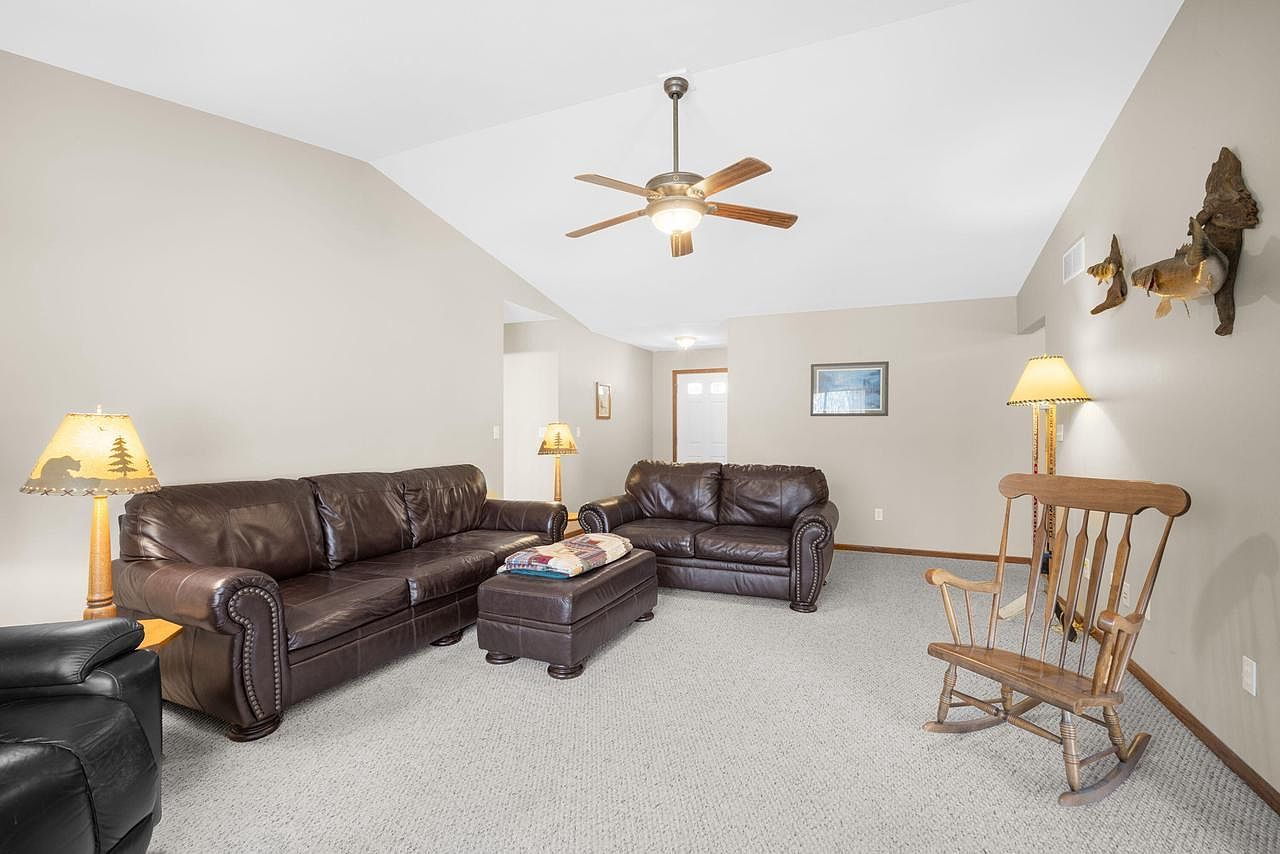 1423 Lower Forest Ct West Bend, WI 53090 - Thumbnail 4