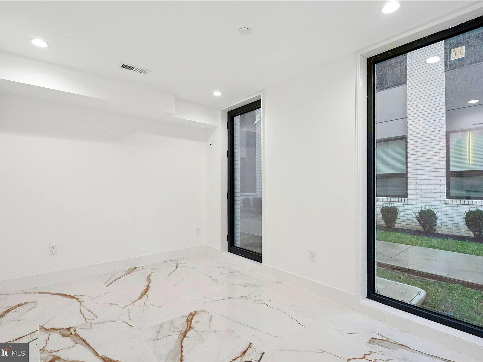 1843 Hartranft St APT B102 Philadelphia, PA 19145 - Thumbnail 4