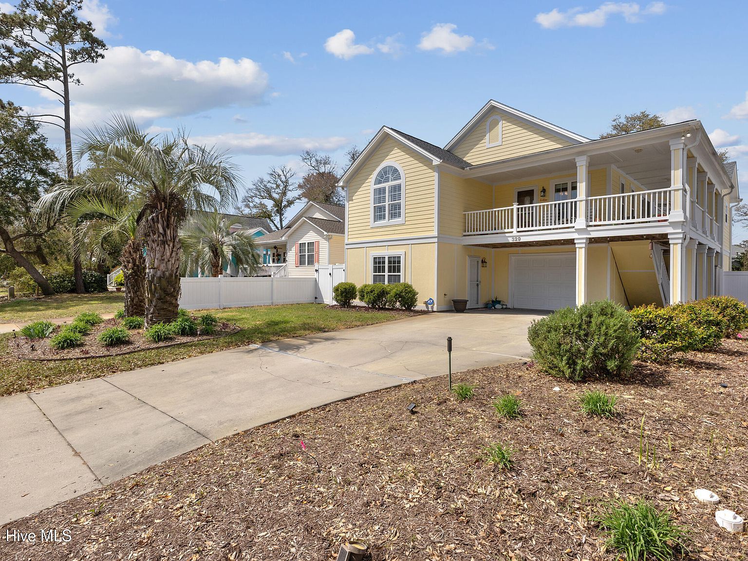 329 NE 59th St Oak Island, NC 28465 - Thumbnail 4