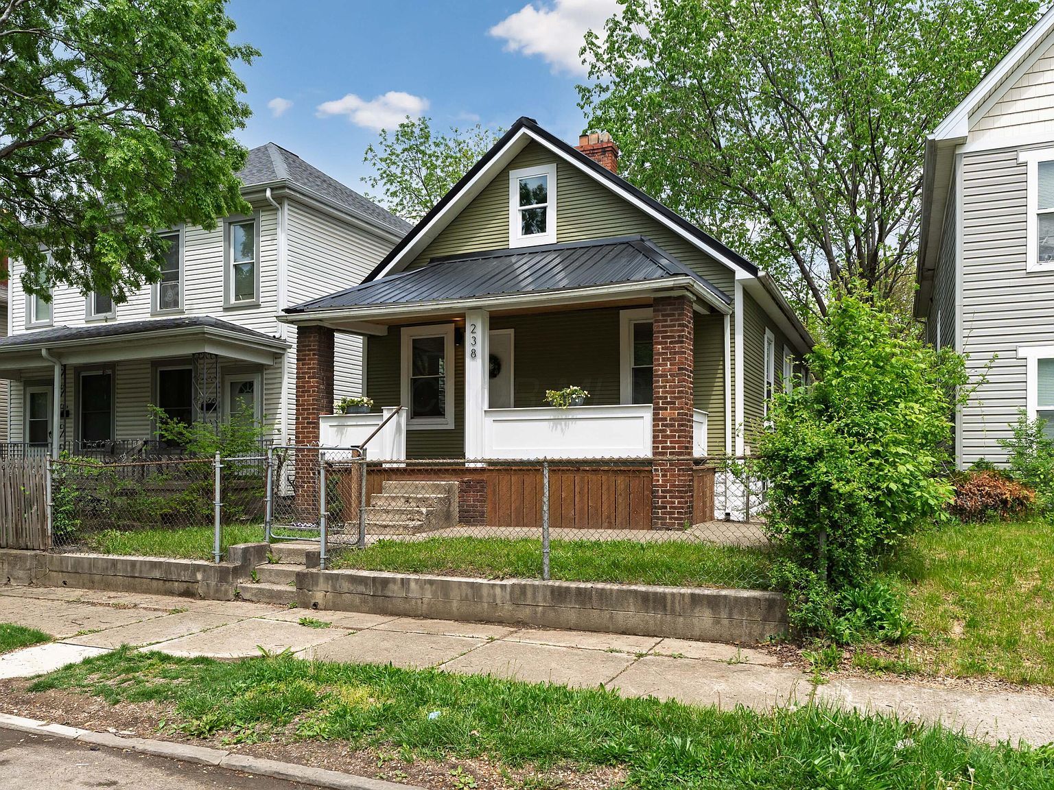 238 E Barthman Ave Columbus, OH 43207 - Thumbnail 4