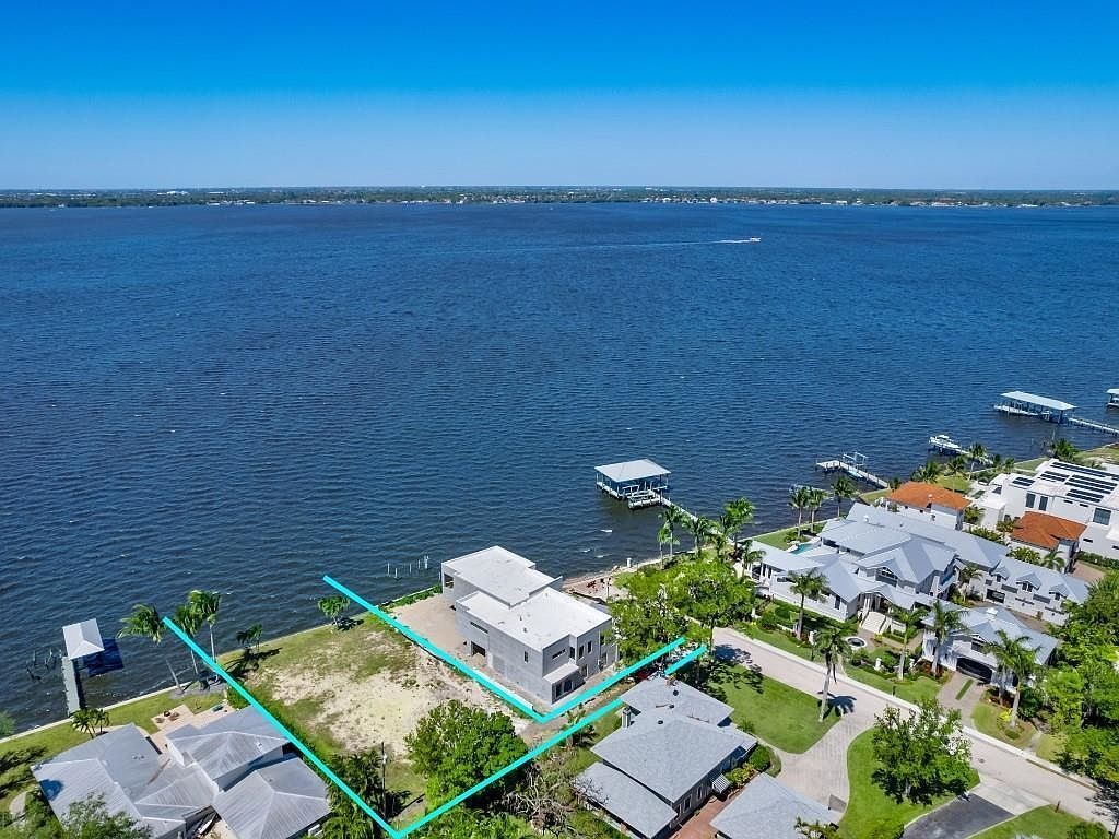 1204 Alhambra Dr Fort Myers, FL 33901 - Thumbnail 4