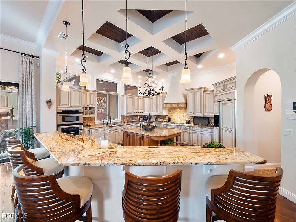 1265 Canterbury Dr Fort Myers, FL 33901 - Thumbnail 4