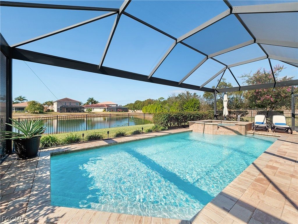 3280 Royal Gardens Ave Fort Myers, FL 33916 - Thumbnail 4