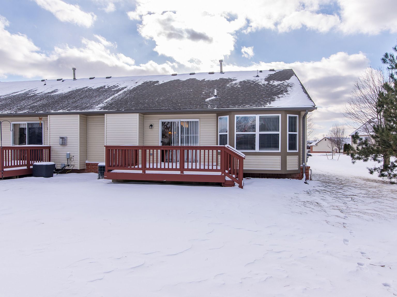 1988 N Kenwyck Dr Ypsilanti, MI 48198 - Thumbnail 4