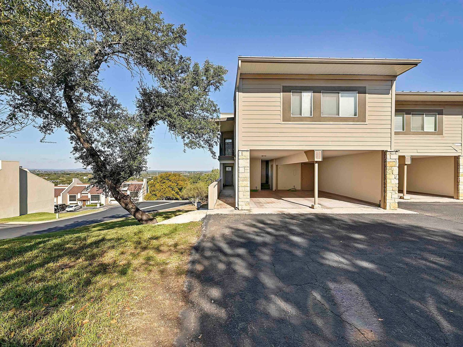 400 Hi There UNIT 101 Horseshoe Bay, TX 78657 - Thumbnail 4