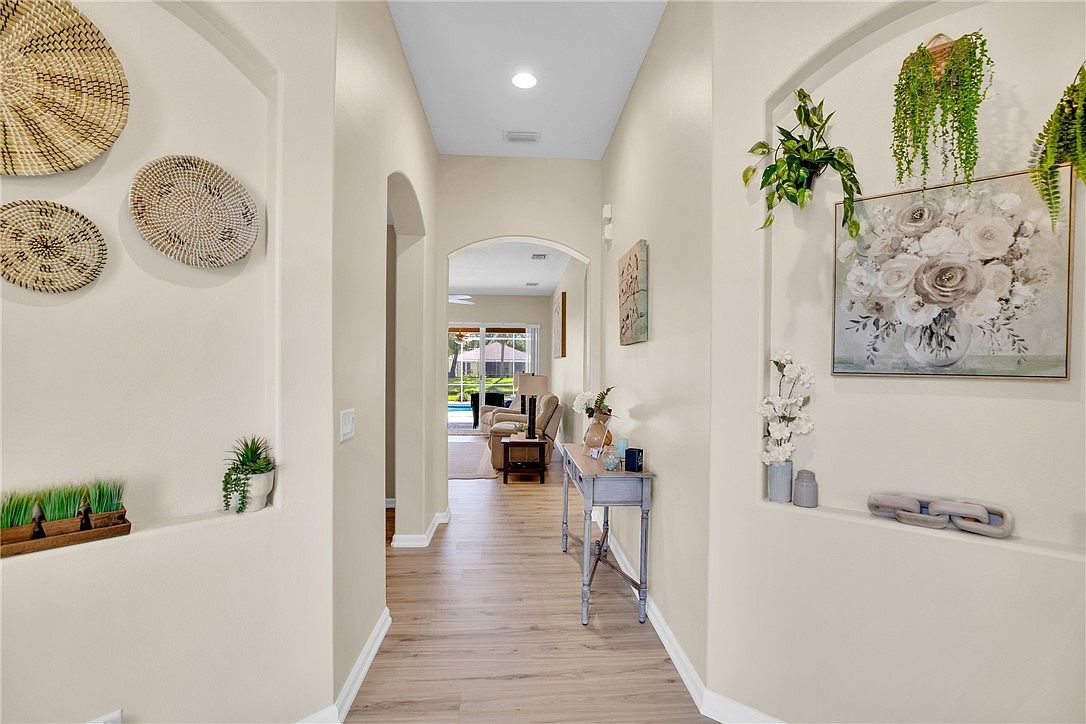 632 Hatteras Ct SW Vero Beach, FL 32968 - Thumbnail 4