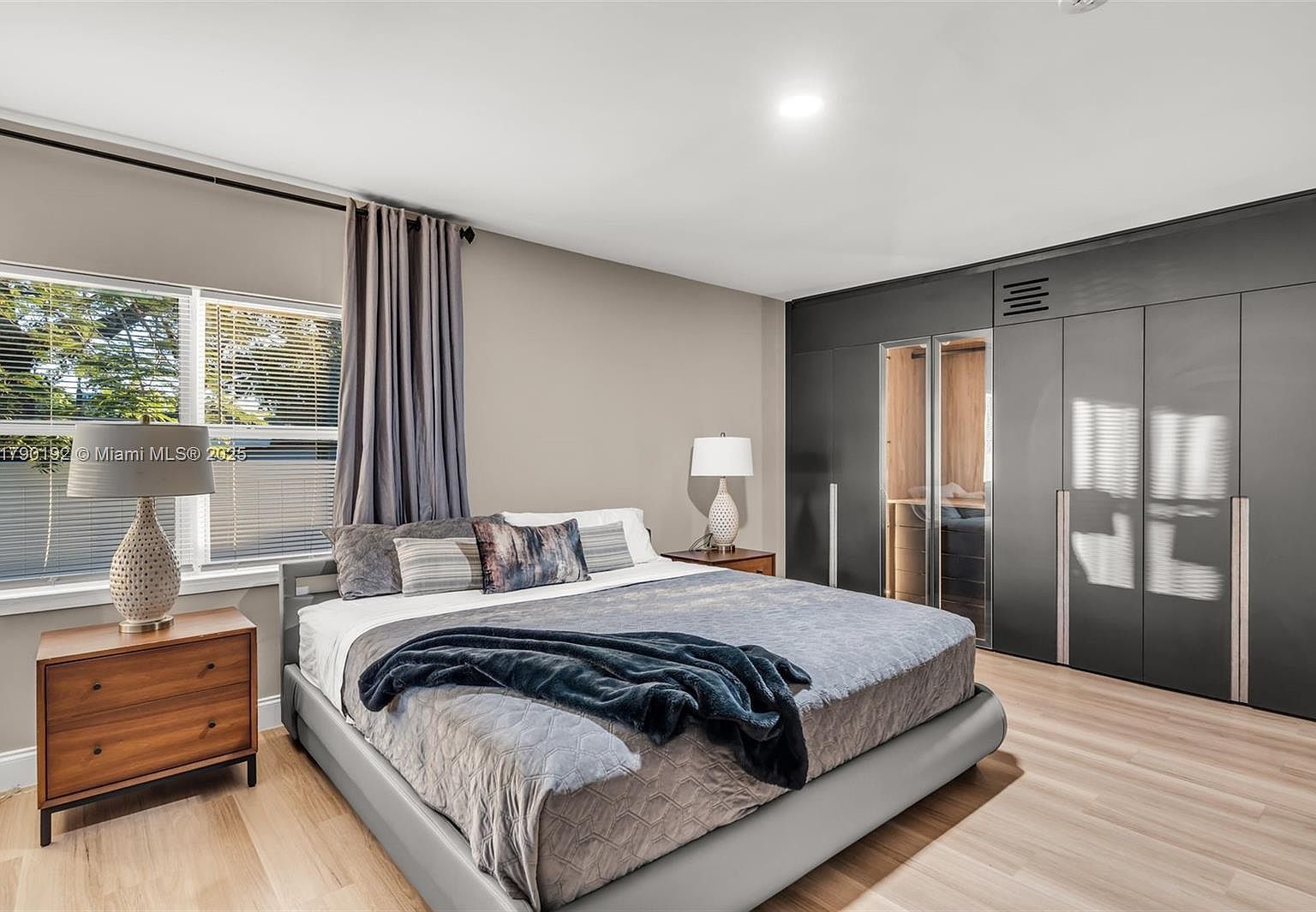 1100 NW 7th Ave Fort Lauderdale, FL 33311 - Thumbnail 4