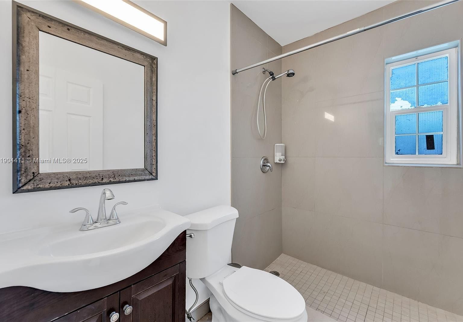 1639 Hayes St Hollywood, FL 33020 - Thumbnail 4