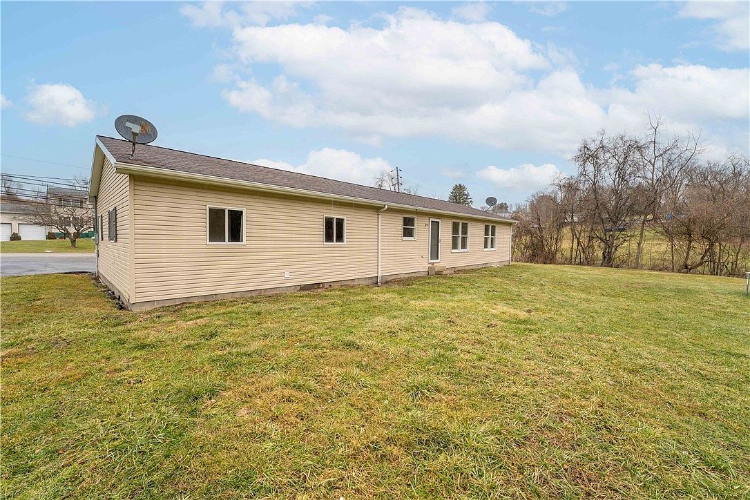 864 Main St Mc Clellandtown, PA 15458 - Thumbnail 4