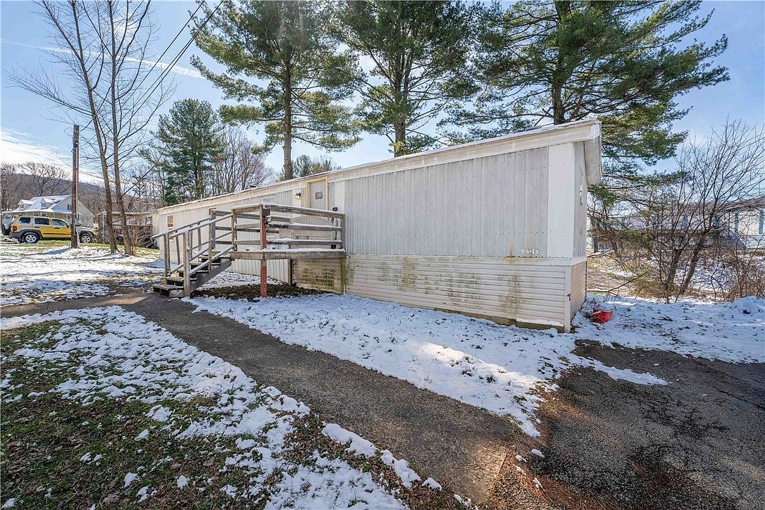 1801 Baldridge Ave Connellsville, PA 15425 - Thumbnail 4