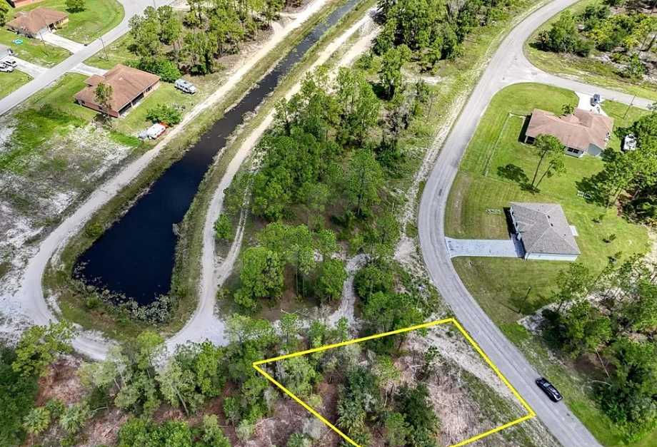 443 Burrstone Dr, Lehigh Acres, FL, USA, 33936 - Thumbnail 5