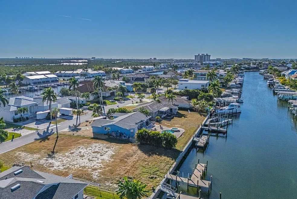 18164 Cutlass Dr, Fort Myers Beach, FL, USA, 33931 - Thumbnail 4