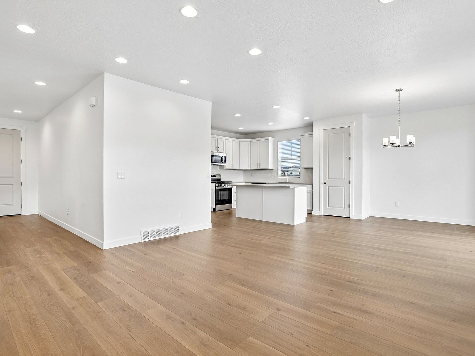 2568 N 3670 W Lehi, UT 84048 - Thumbnail 4