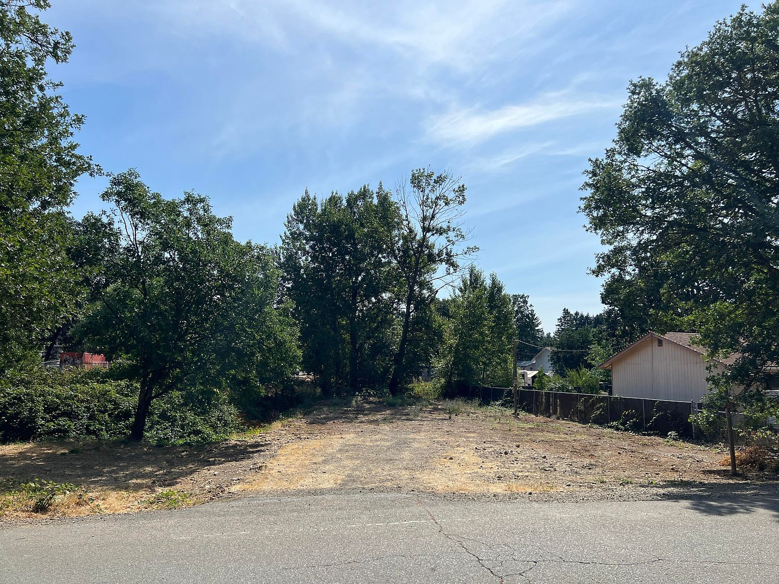 127 S Kerby Ave Cave Junction, OR 97523 - Thumbnail 4