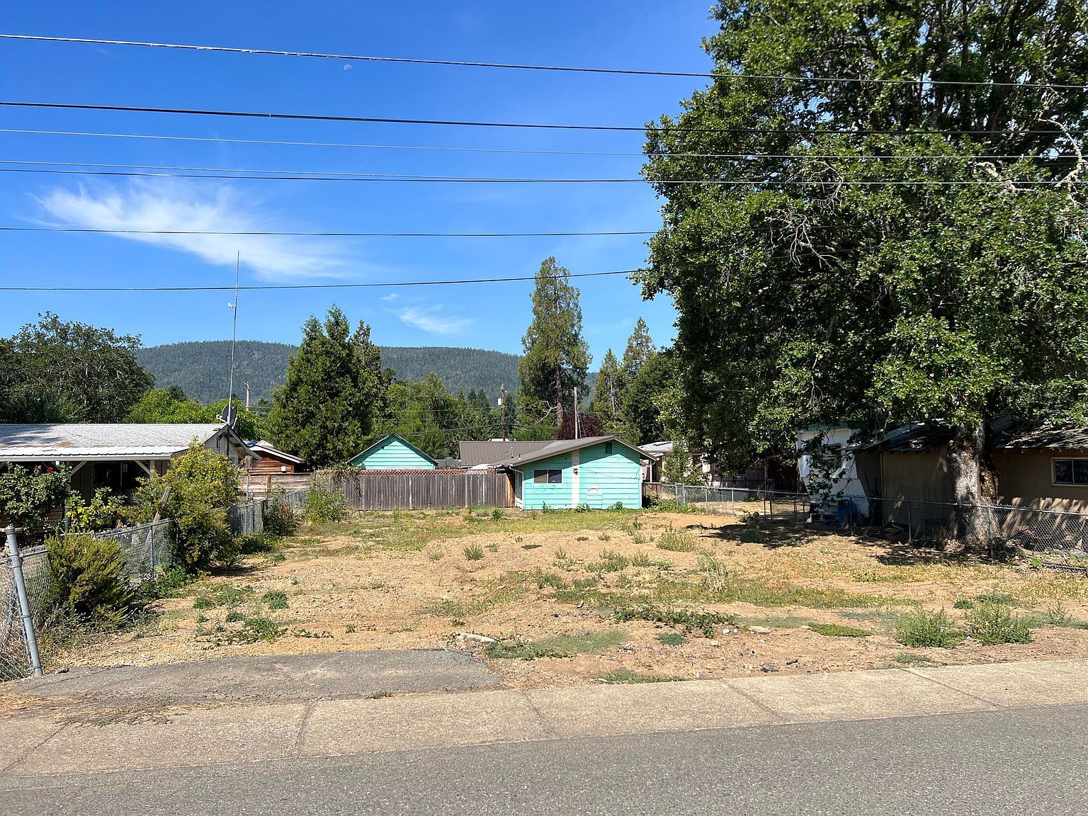 308 S Junction Ave Cave Junction, OR 97523 - Thumbnail 4