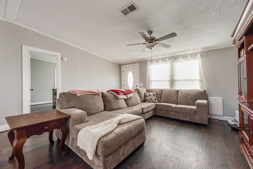 709 Ritchey Rd Valley View, TX 76272 - Thumbnail 4