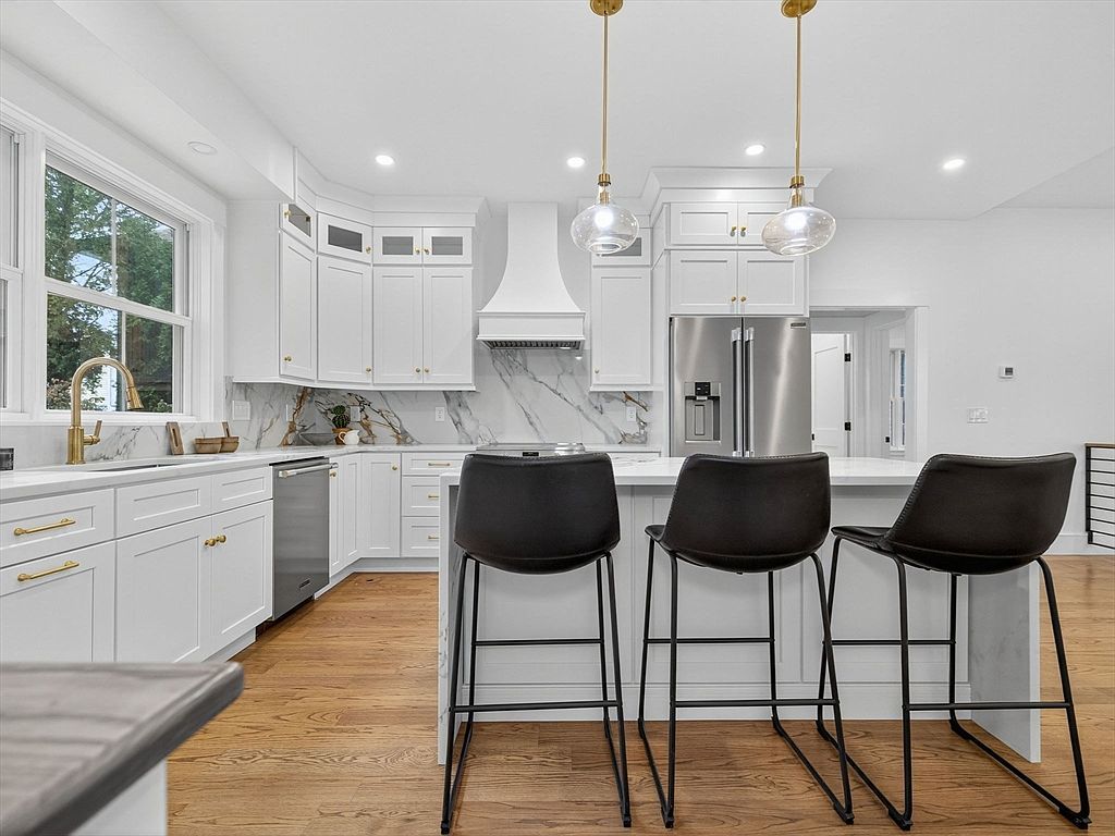 31 Houghton St #A Somerville, MA 02143 - Thumbnail 4