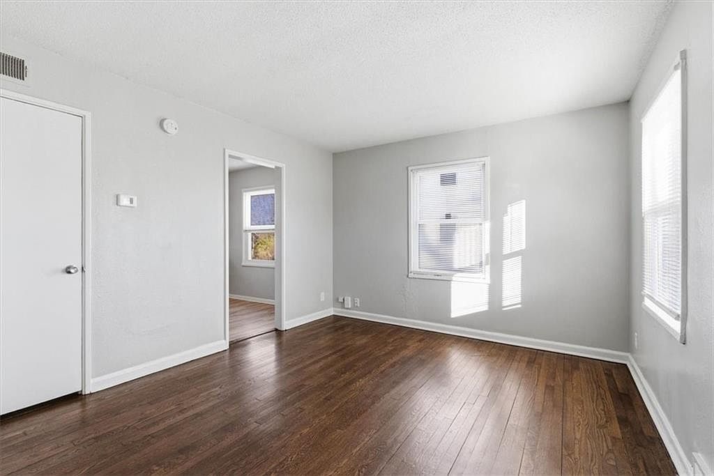 9548/9550 Charlotte St Kansas City, MO 64131 - Thumbnail 4