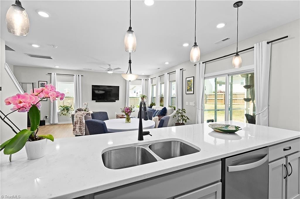 401 Bandana Ct Greensboro, NC 27405 - Thumbnail 4