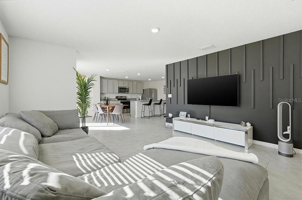 1211 Tahitian Sunrise Dr Plant City, FL 33565 - Thumbnail 4