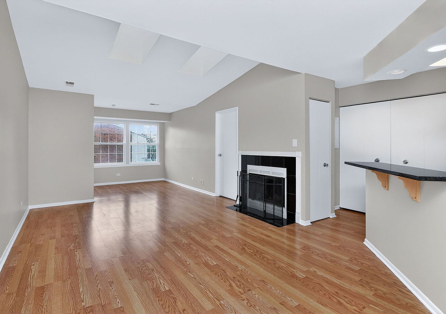 1233 Wyndham Ct APT 204 Palatine, IL 60074 - Thumbnail 4