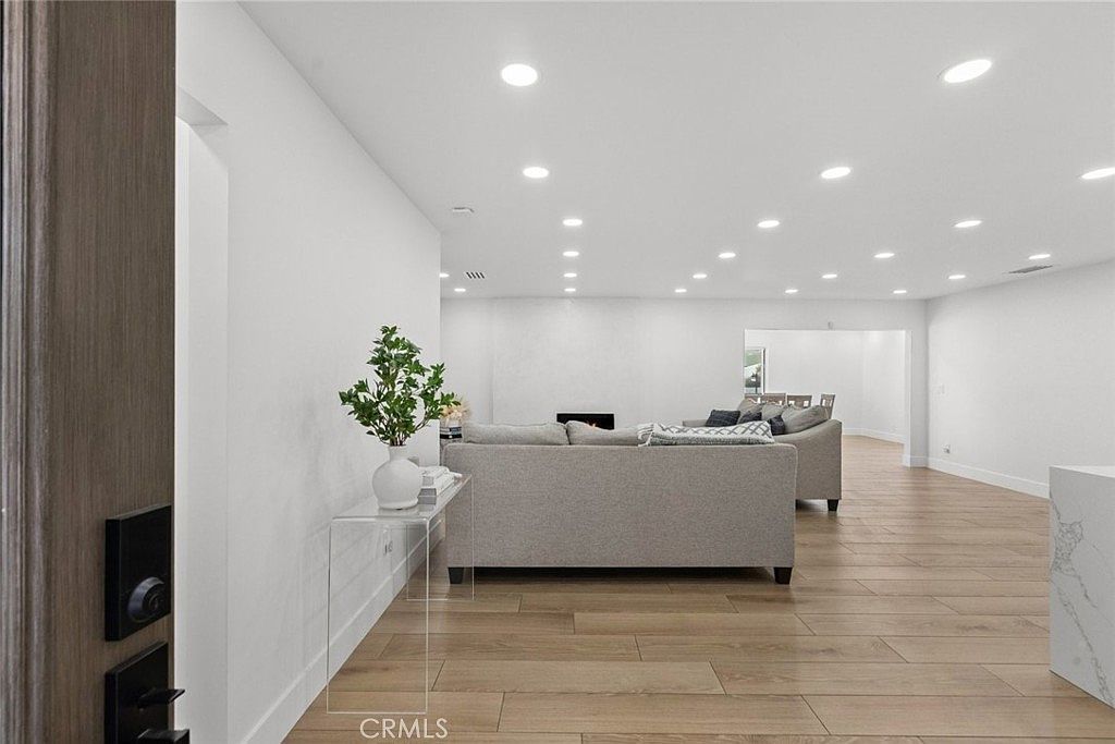 10542 Woldrich St Sylmar, CA 91342 - Thumbnail 4