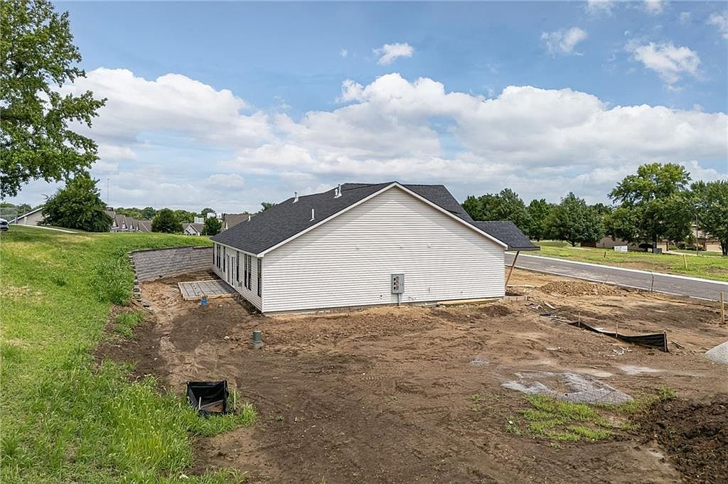 1400 Country Ln Saint Joseph, MO 64506 - Thumbnail 4