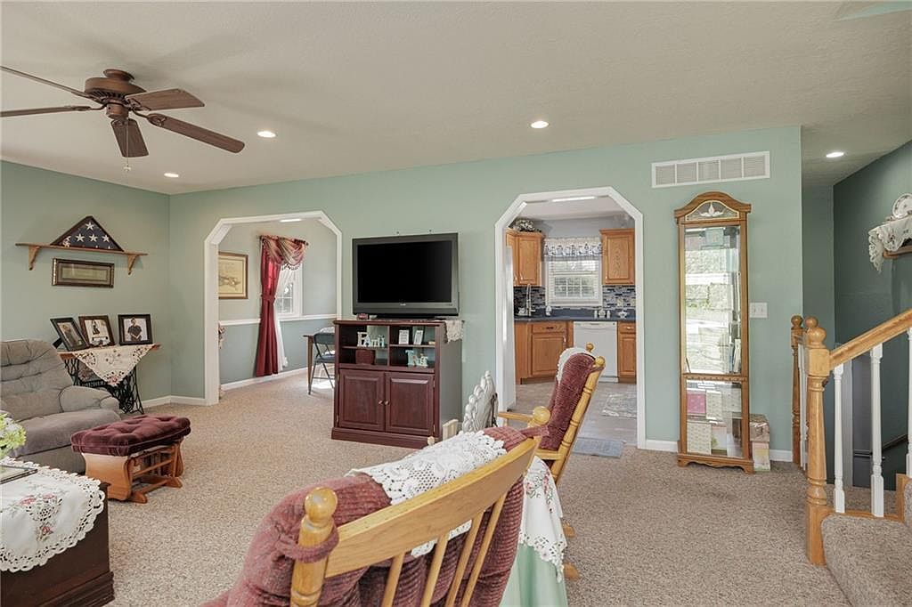 102 W Swenson Dr Savannah, MO 64485 - Thumbnail 4