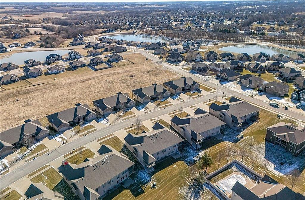 4410 Stonebridge Dr W Saint Joseph, MO 64505 - Thumbnail 4