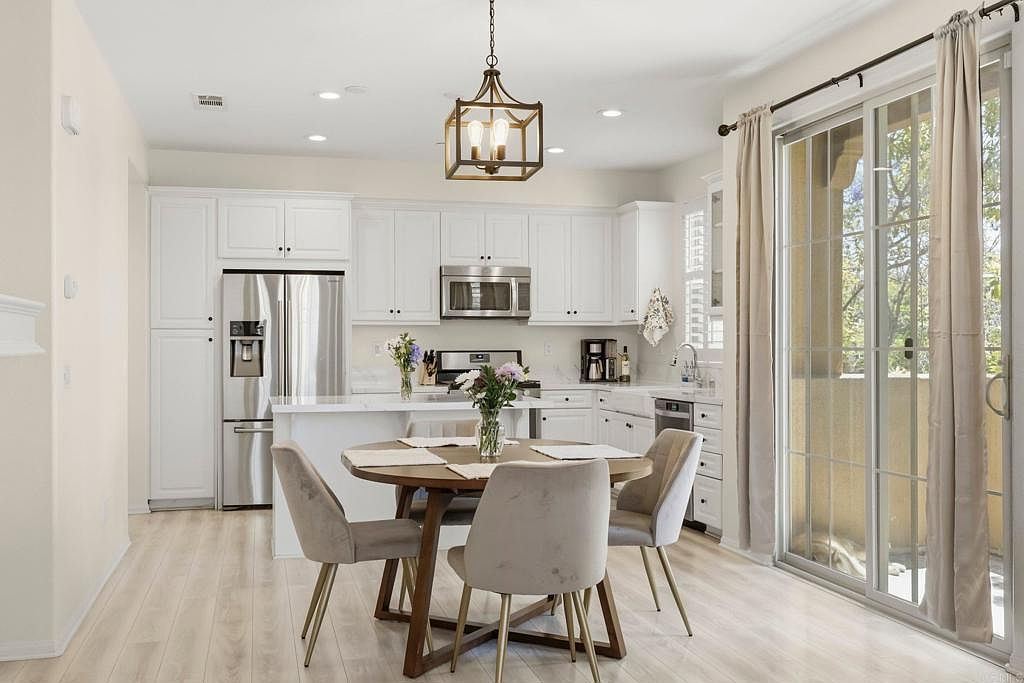 1884 Aquamarine Ct Unit 6 Chula Vista, CA 91913 - Thumbnail 4